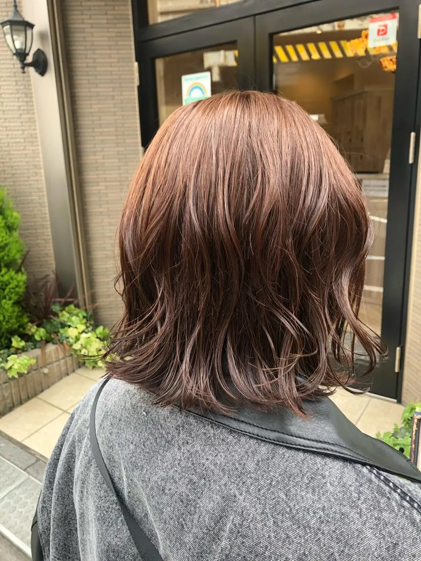 ミディアム 外ハネヘア メンズパーマ、カラー 大募集村上莉奈のヘアスタイル
