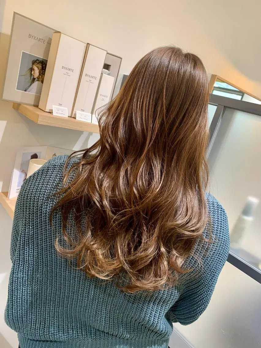 ロング カラー ヘアカラー トリートメント 鍵山 千秋のヘアスタイル