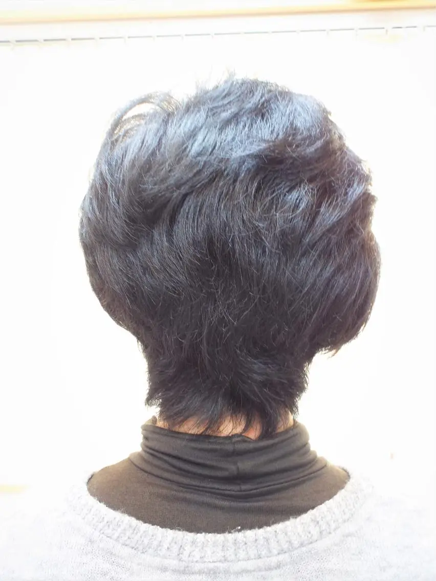 ショート カラー ショートレイヤー レイヤーカット ミセス ショートヘア カット ヘアカラー トリートメント 山田 達也のヘアスタイル