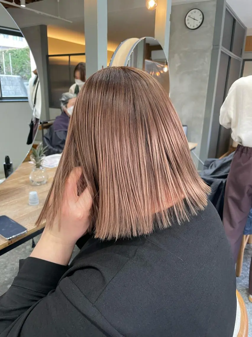 ミディアム カラー ベージュカラー ハイトーンカラー ミルクティーベージュ ボブ 五十嵐 雄毅のヘアスタイル