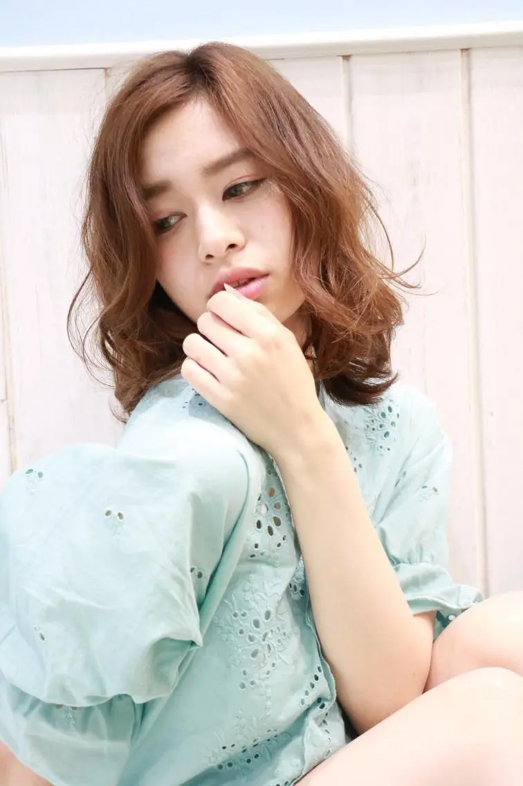 ミディアム 小林 永佳のヘアスタイル