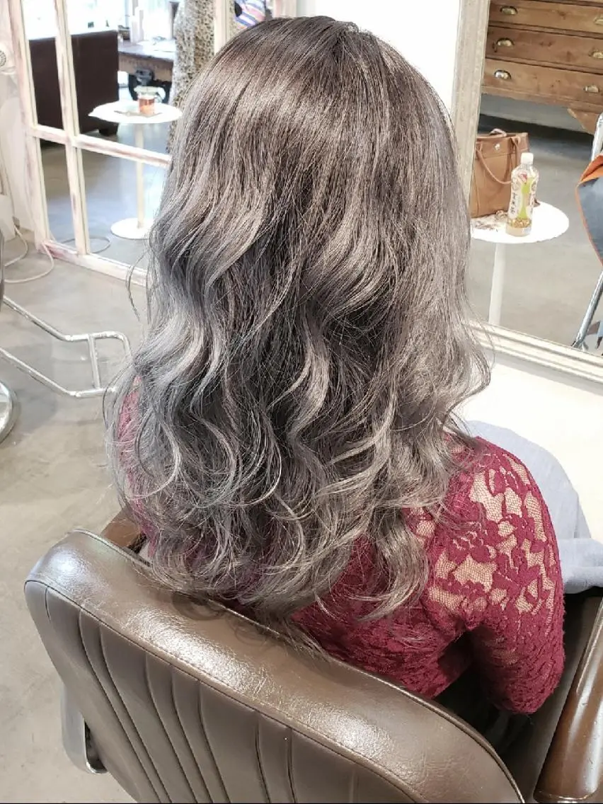 ロング カラー ヘアアレンジ グレージュ 成瀬 弘光のヘアスタイル