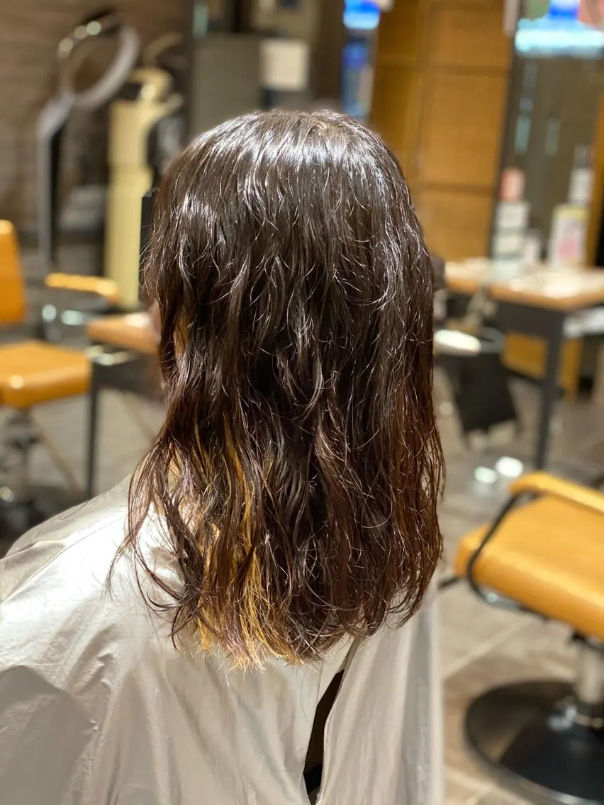セミロング パーマ 尾崎 優也のヘアスタイル