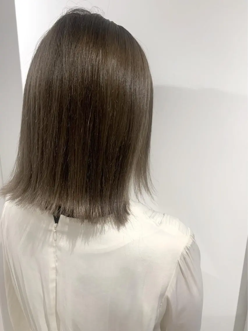 ミディアム カラー ヘアアレンジ ネイル マツエク・マツパ ミディアムパーマ アッシュ バレイヤージュ ベージュカラー 透明感カラー 夜23時まで予約🉑 reverieあきらのヘアスタイル