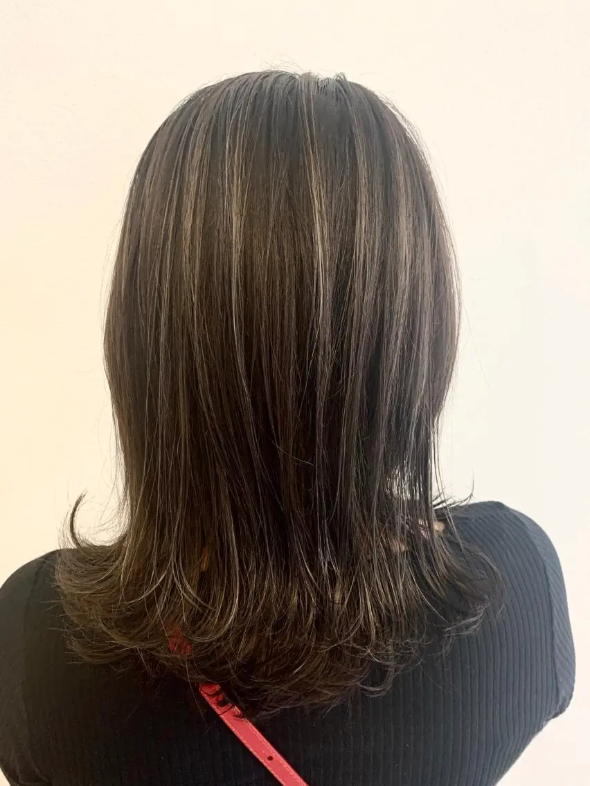 ミディアム ハイライト 有坂 里恵のヘアスタイル