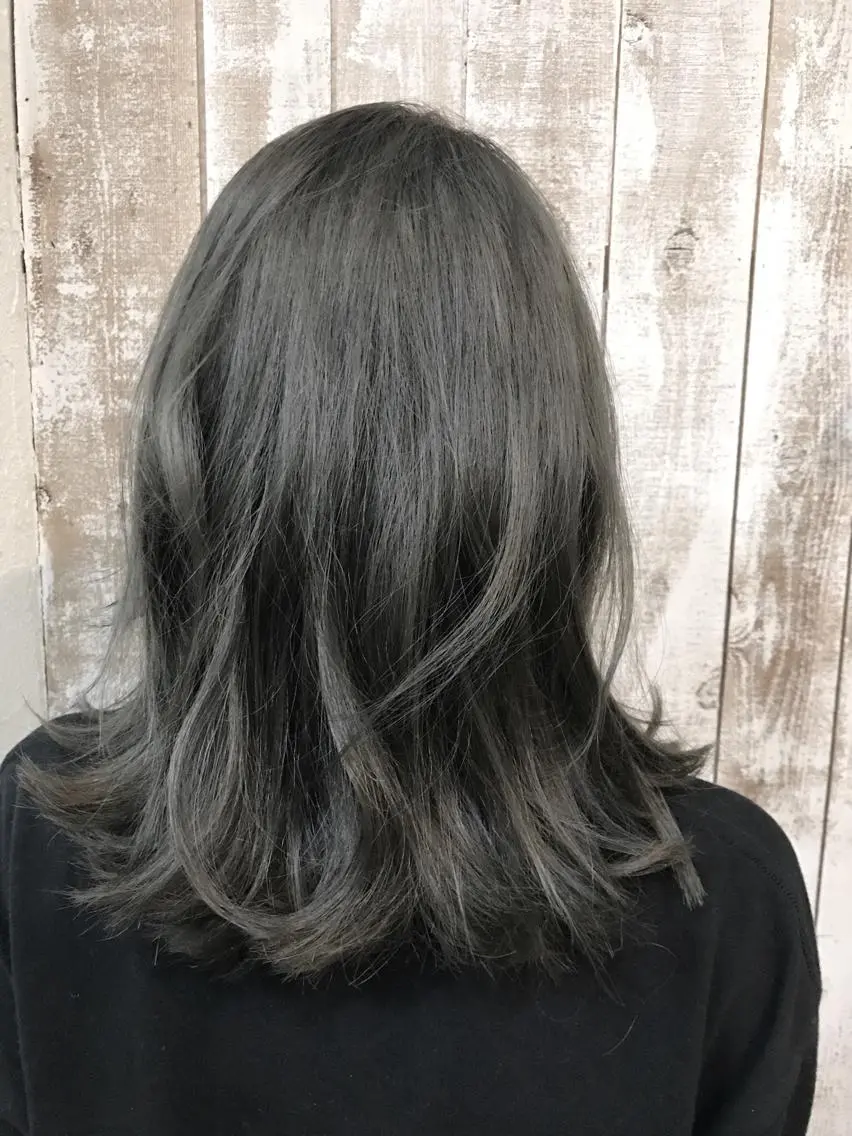 セミロング カラー ブリーチ ブルーカラー ブルージュ ヘアカラー 中川 仁のヘアスタイル