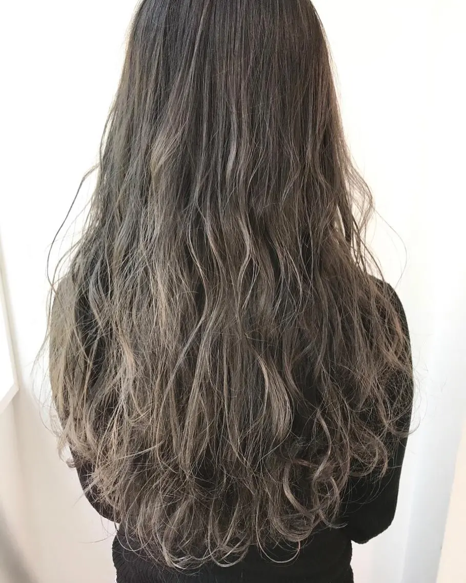 ロング カラー グラデーションカラー グレージュ 透明感カラー/ レイヤー　YUKAのヘアスタイル