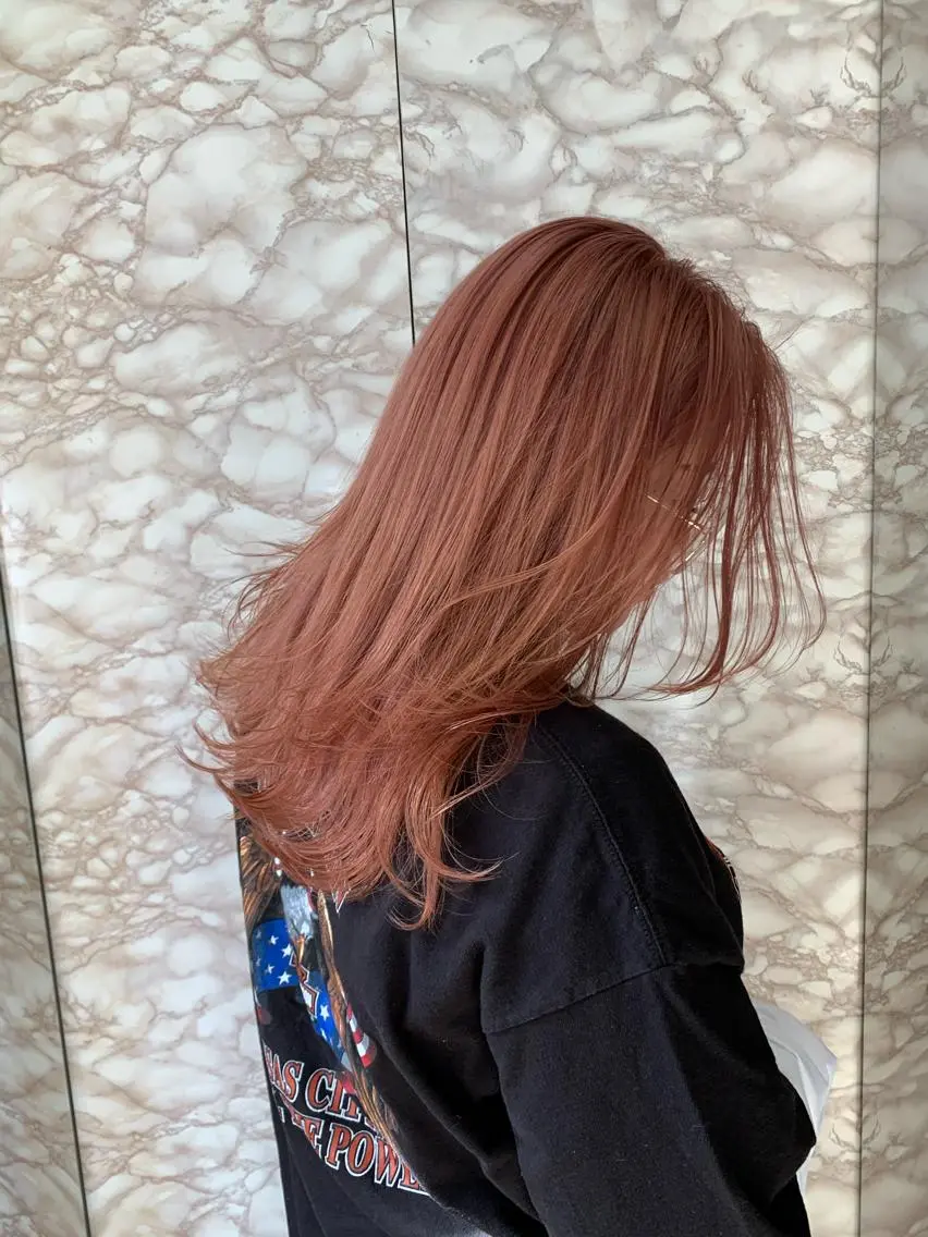 ミディアム カラー ヘアアレンジ ピンクカラー 🇺🇸海外レイヤー 🌊海ガールGOのヘアスタイル