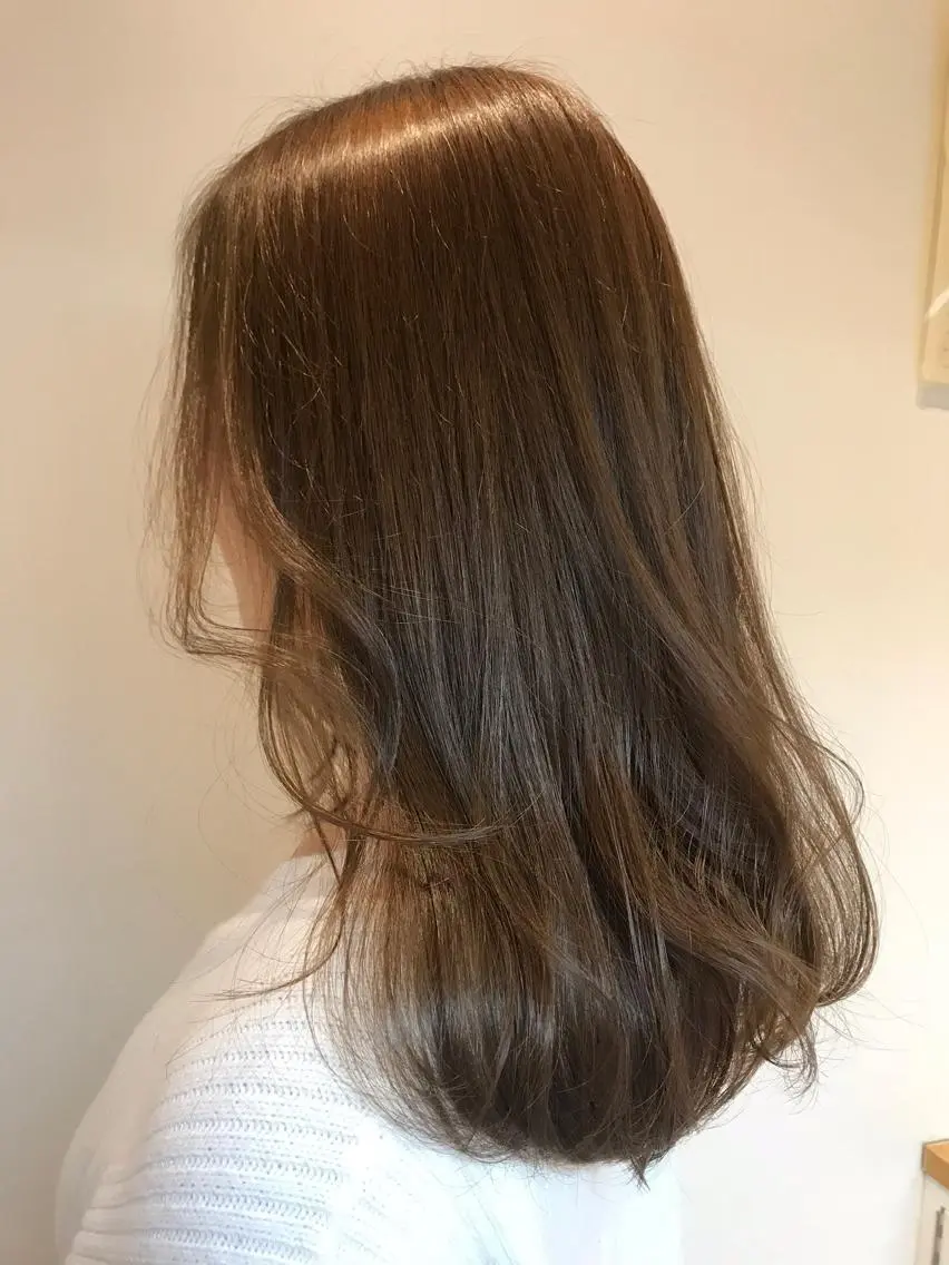 セミロング カラー ベージュカラー ブリーチ ハイトーンカラー ブリーチなしカラー トップスタイリスト 💙藤原 純のヘアスタイル