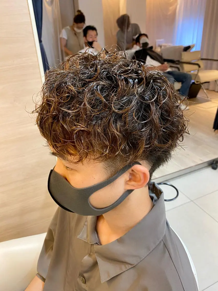 ショート パーマ メンズ メンズパーマ 塩谷黎✨イルミナ カラーメンズパーマ✨のヘアスタイル