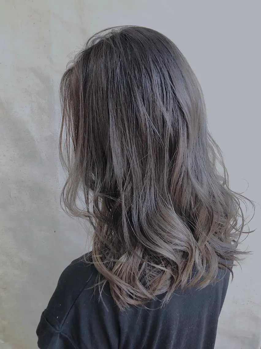 セミロング カラー MOU namba ムウナンバのヘアスタイル