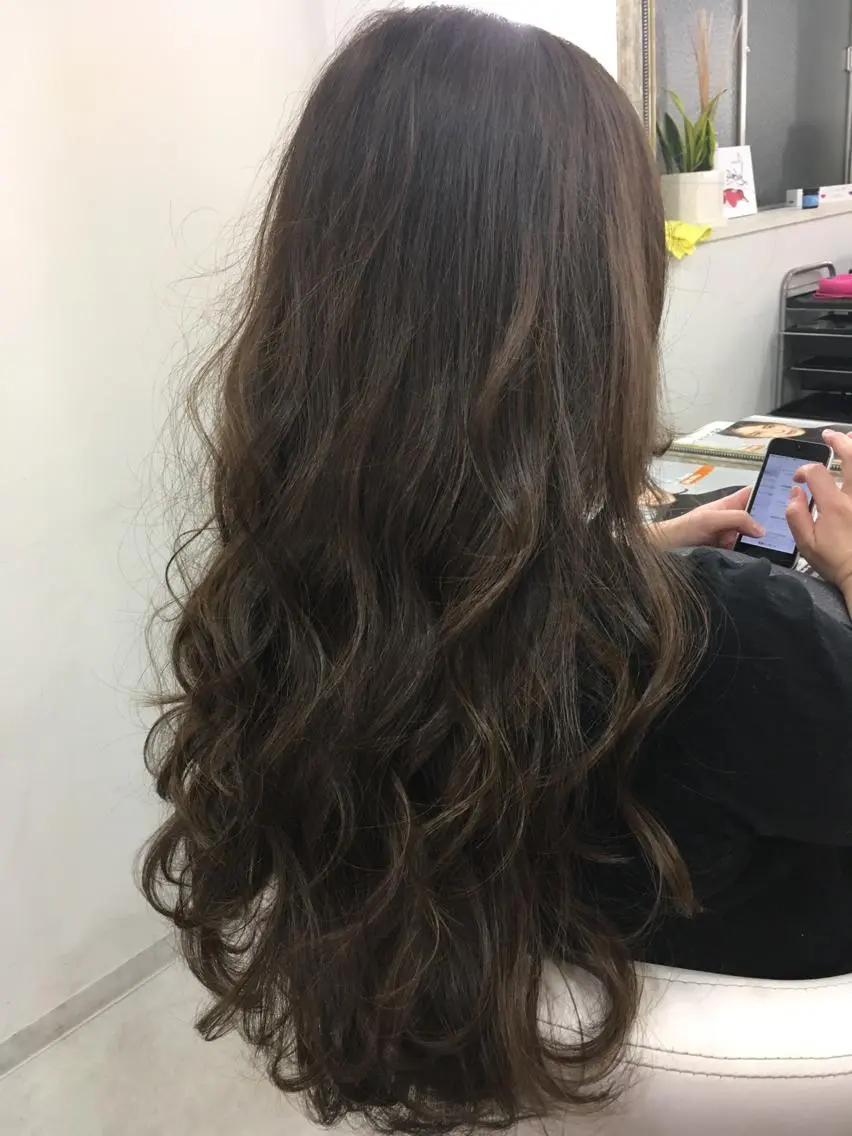 セミロング ロング カラー 髪質改善 中川 翔のヘアスタイル