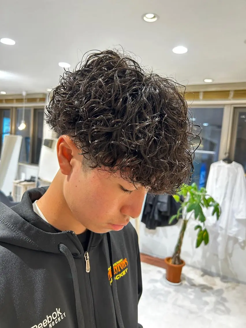 ショート パーマ メンズ メンズパーマ プードルパーマ プードルパーマ メンズ支持数No.1 👑リュウ👑のヘアスタイル