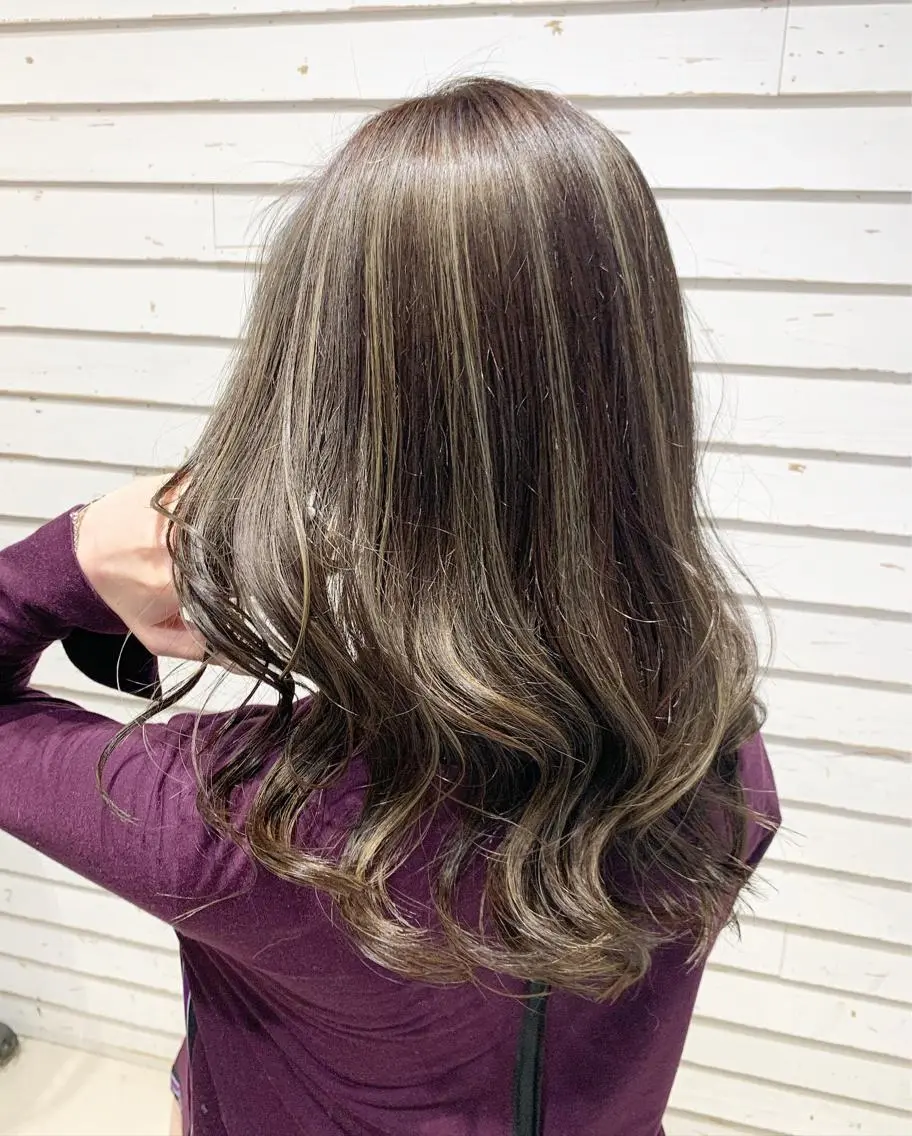 ロング カラー ハイライトカラー ハイライト AQUA 平田真一のヘアスタイル