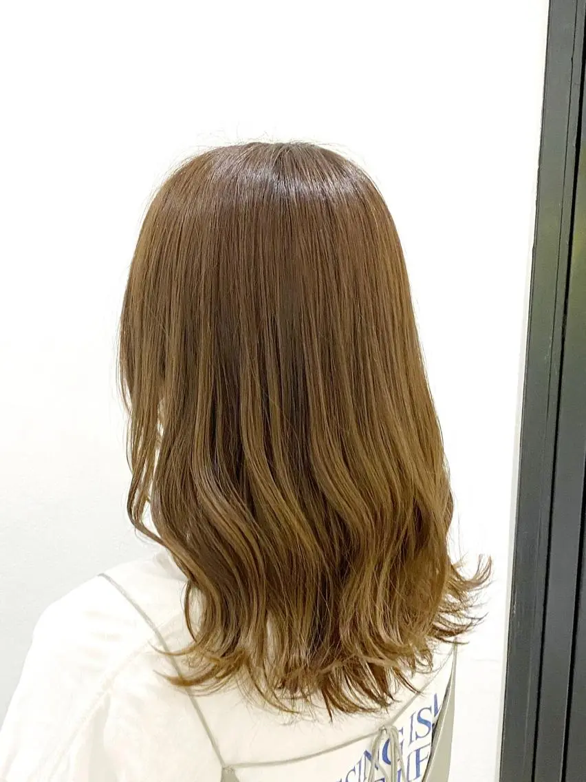 セミロング カラー 予約 停止のヘアスタイル