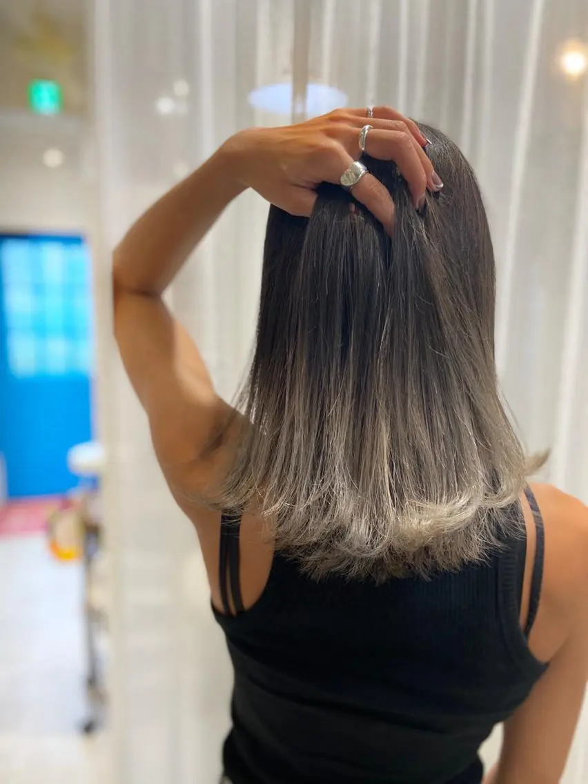 ミディアム カラー ヘアアレンジ ダークグレー ダークグレージュ グラデーションカラー グレージュ ヘアカラー トリートメント 次世代シールエクステ 錦糸町 小泉 朋之のヘアスタイル