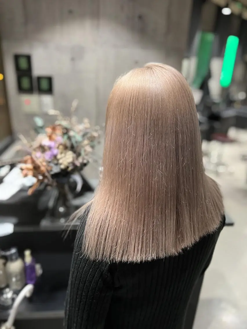 セミロング カラー ベージュカラー mimiiy梅田 中崎町ハイトーンのヘアスタイル