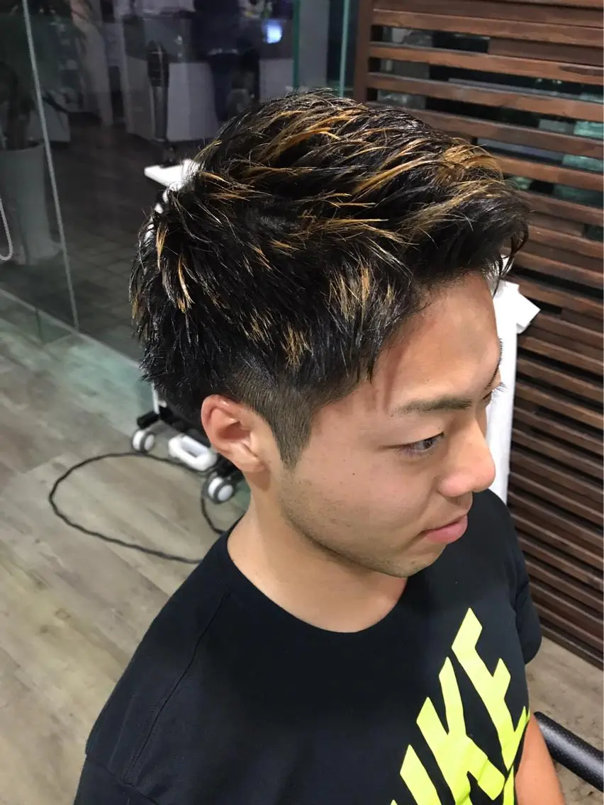カラー メンズ メンズメッシュ ツーブロック 刈り上げ メッシュ 石崎 直也のヘアスタイル