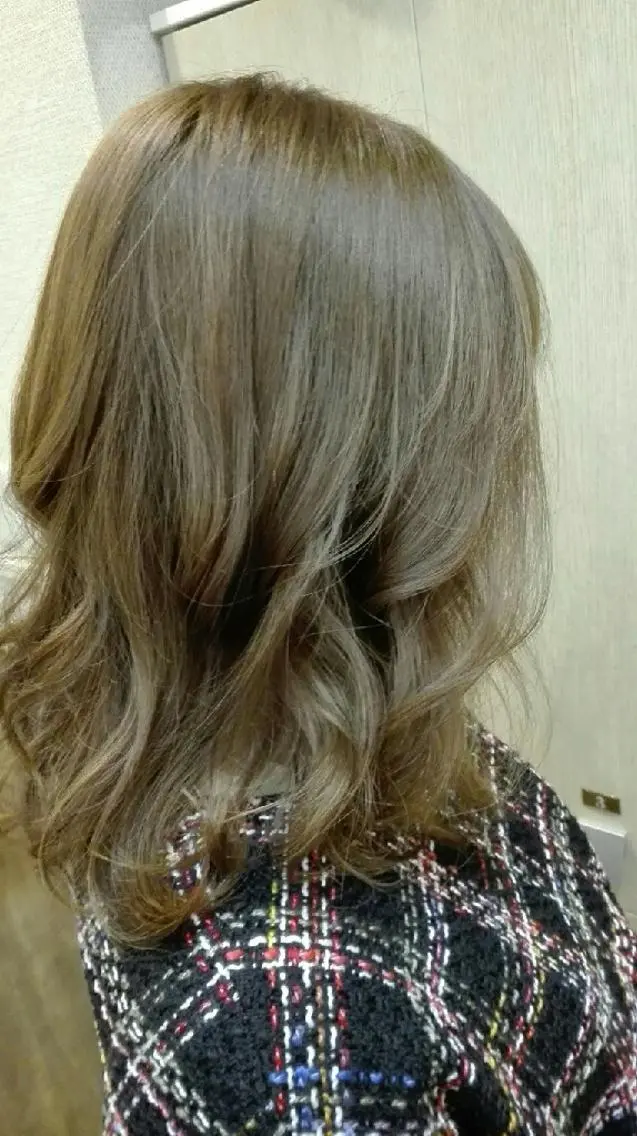 ミディアム カラー パーマ マツエク・マツパ ネイル キッズ メンズ ヘアアレンジ MEGUMI megumiのヘアスタイル