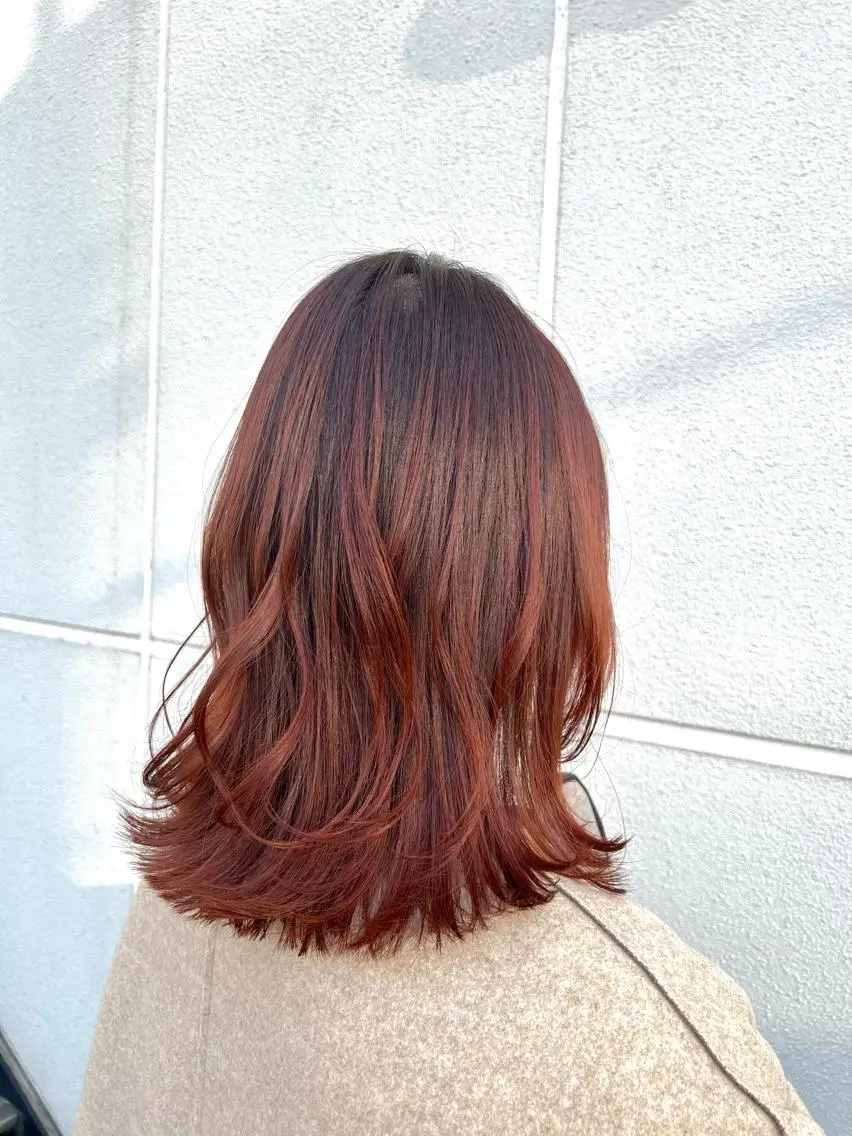 ミディアム カラー 松坂 真衣のヘアスタイル