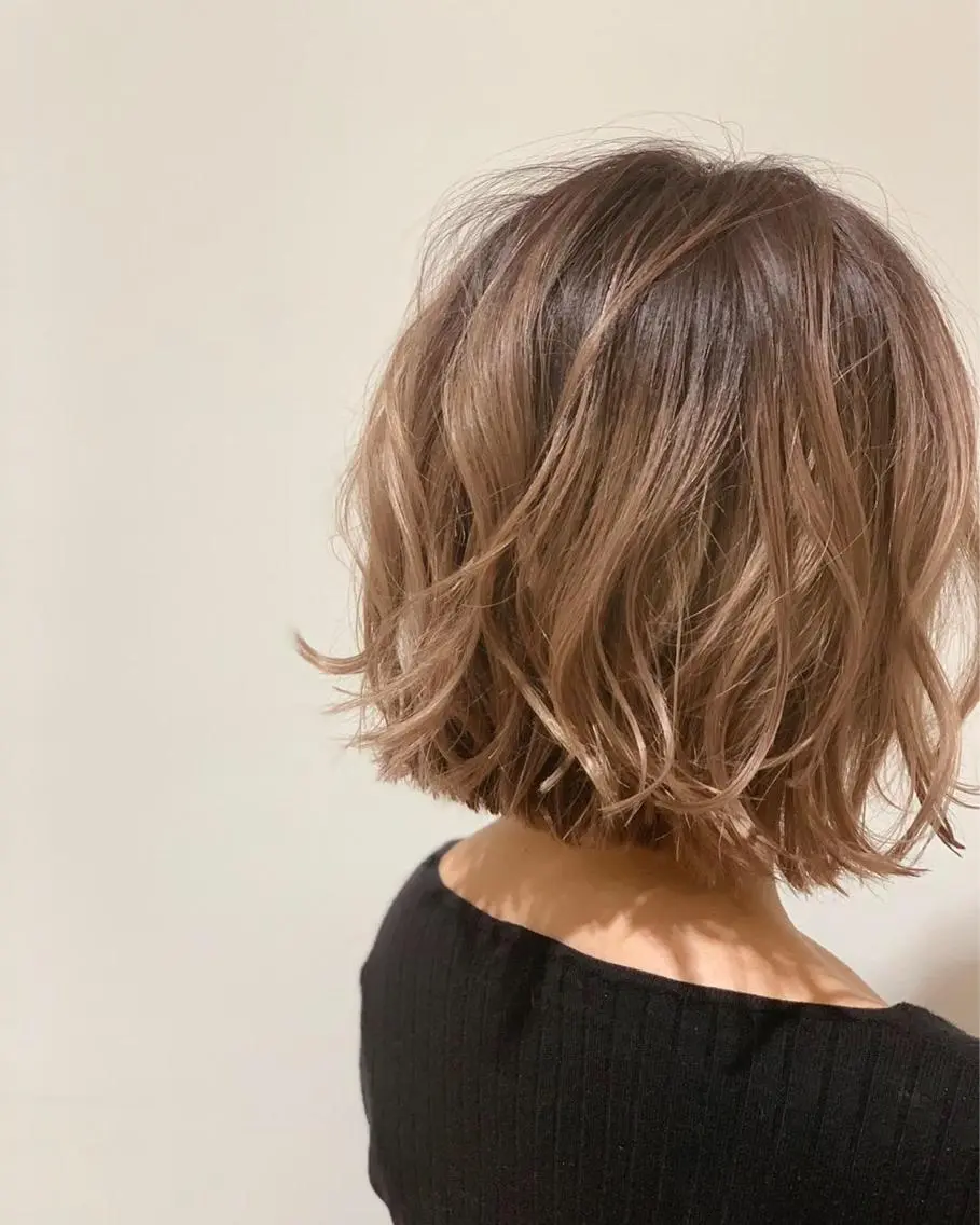 ショート カラー ヘアアレンジ ベージュカラー グラデーションカラー Kirina/ 茨木/髪質改善のヘアスタイル