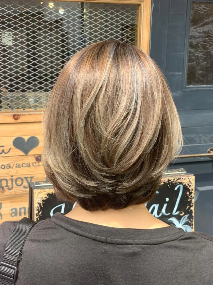 ショート カラー ショートボブ ベージュカラー グレージュ ハイライトカラー ボブ カット ヘアカラー トリートメント ヨッ シーのヘアスタイル