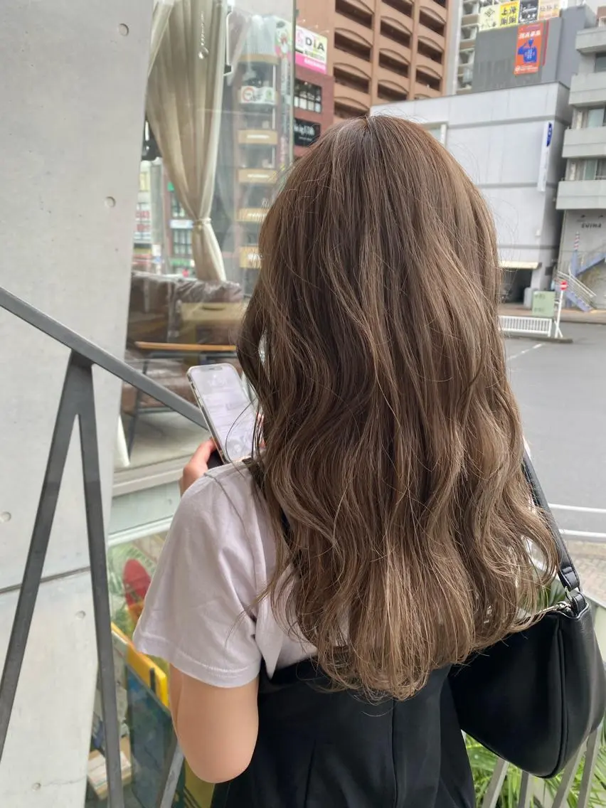 ロング カラー ベージュカラー ミルクティーベージュ 【ROA】 MISUZU✨のヘアスタイル