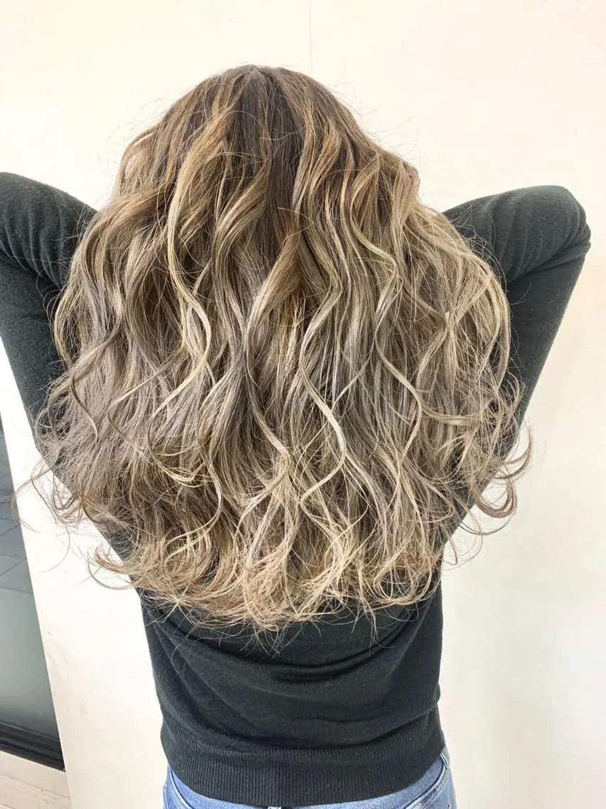 セミロング 穐田 司樹のヘアスタイル