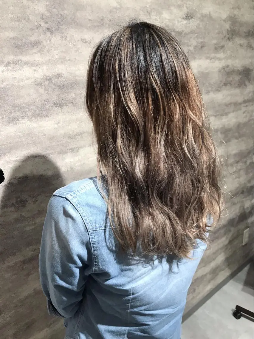 セミロング カラー グラデーションカラー ハイライトカラー ハイライト Blanco Color&Careのヘアスタイル