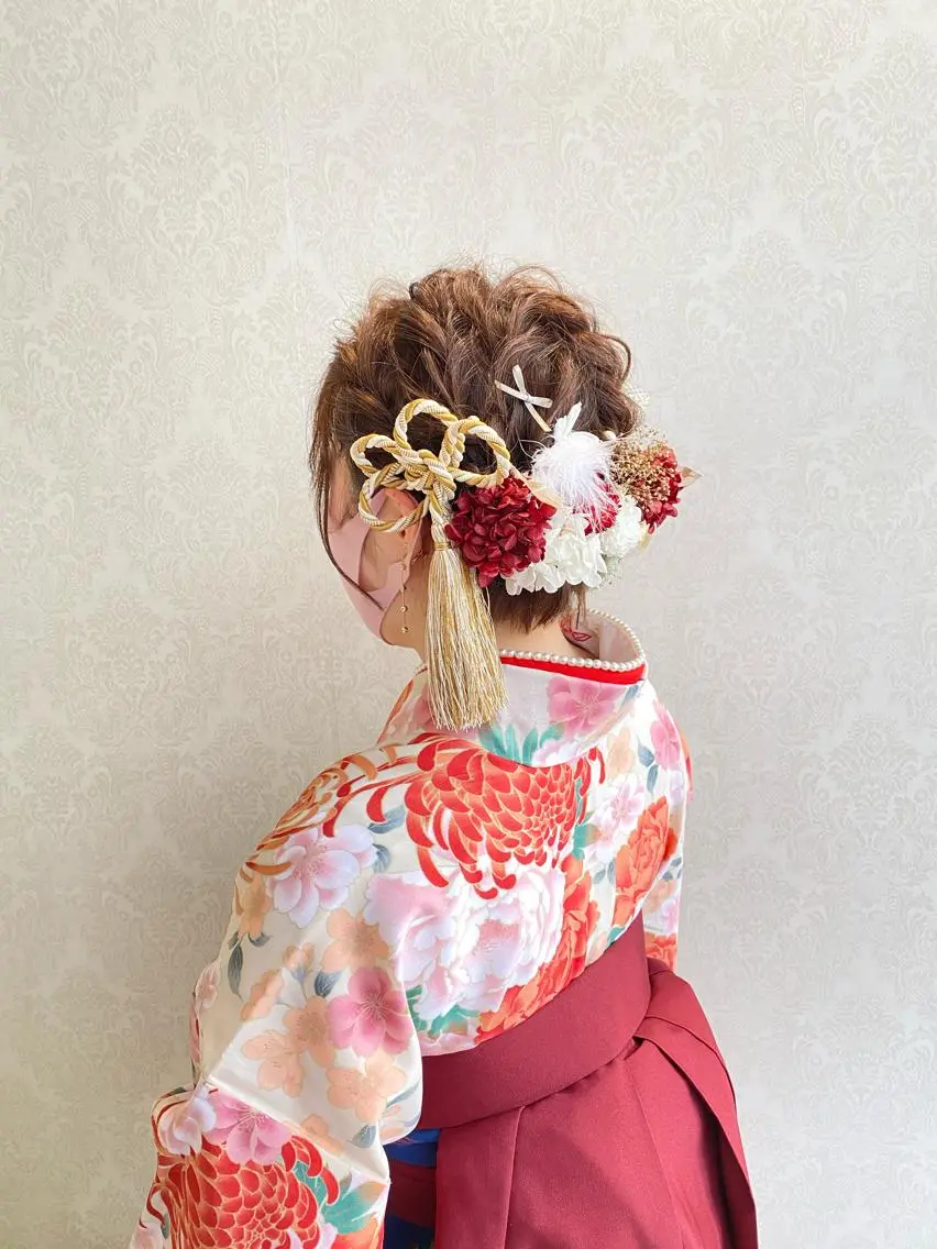 ショート ヘアアレンジ 卒業式のヘアスタイル ショートヘア ヘアカラー デザインカラー✨新倉 佑奈のヘアスタイル