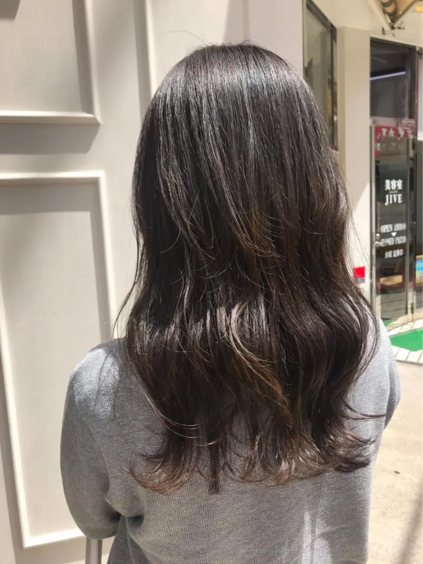 ミディアム カラー グレージュ Blanco Color&Careのヘアスタイル