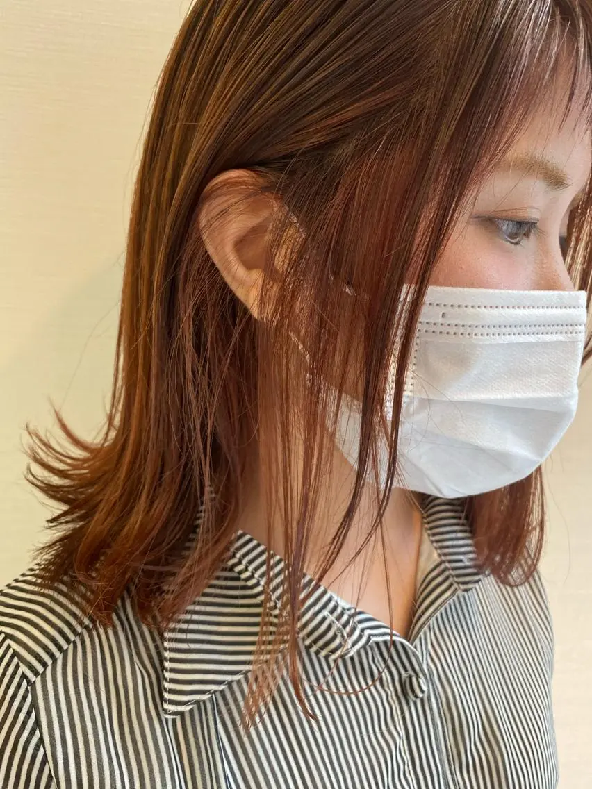 ミディアム カラー オレンジ 小顔レイヤー/ ベージュ🤍Rieのヘアスタイル