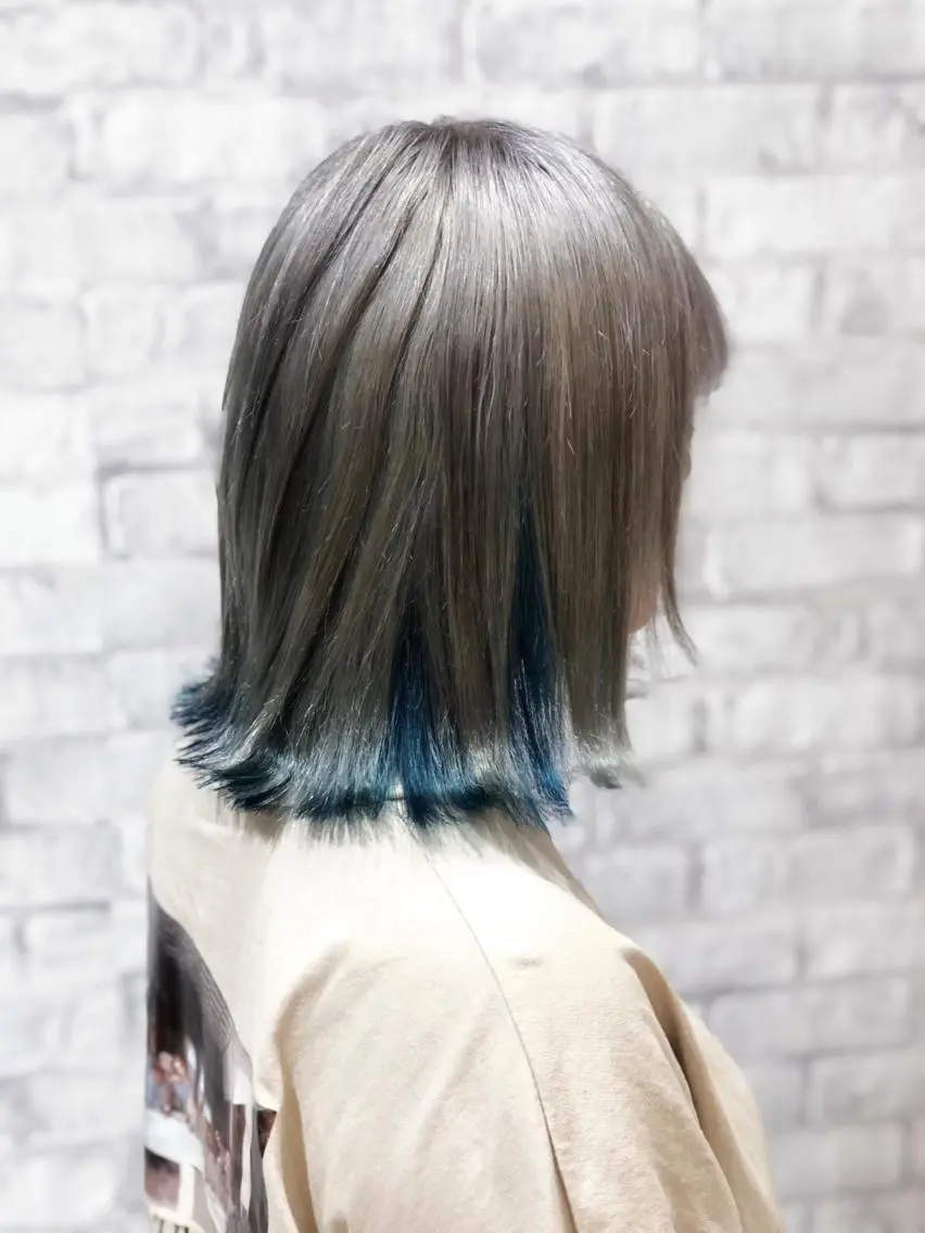ショート カラー ヘアアレンジ ブルーカラー インナーカラー シルバー ヘアカラー トリートメント 秋山 幸太のヘアスタイル
