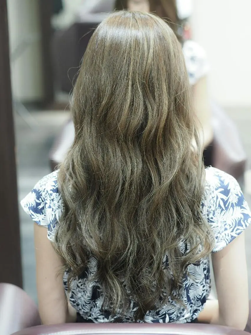 ロング カラー セミロング バレイヤージュ グレージュ ハイライトカラー ハイライト レイヤーカット 辻 竜也　のヘアスタイル