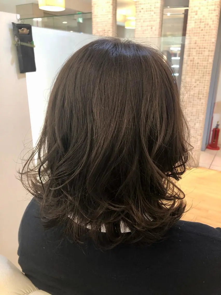ミディアム ボブ 外ハネヘア 山岡 徹也のヘアスタイル