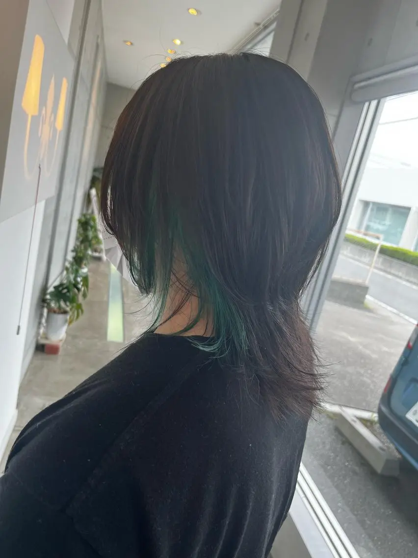 ミディアム ウルフカット おせ ちさとのヘアスタイル