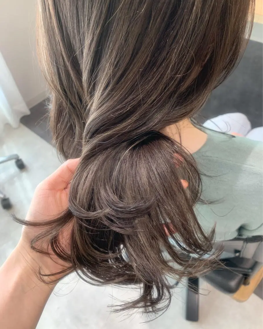 セミロング カラー ハイライトカラー ハイライト カット ヘアカラー トリートメント hubhair レイヤー/透明感のヘアスタイル