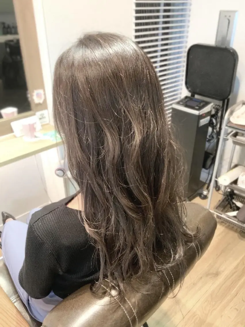 カラー グレージュ ヘアカラー トリートメント 堀 望美のヘアスタイル