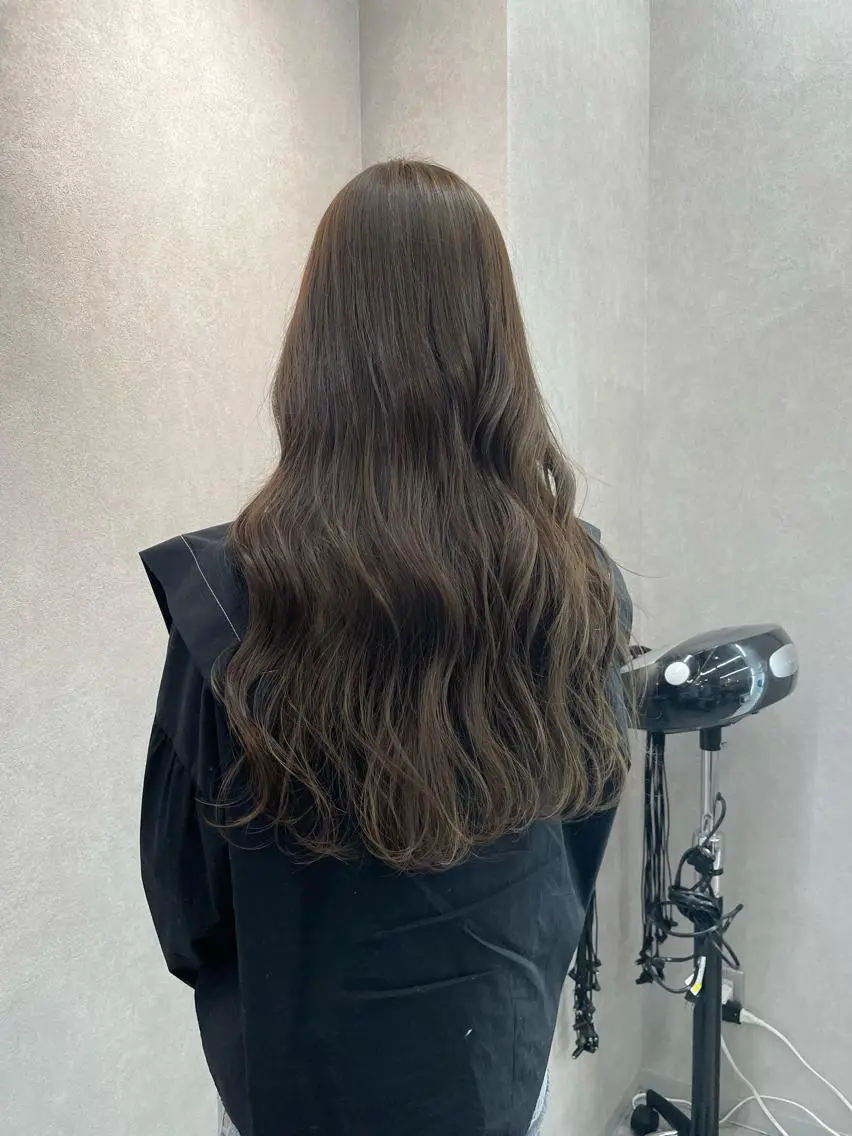 ロング カラー グレージュ いなみね はるきのヘアスタイル