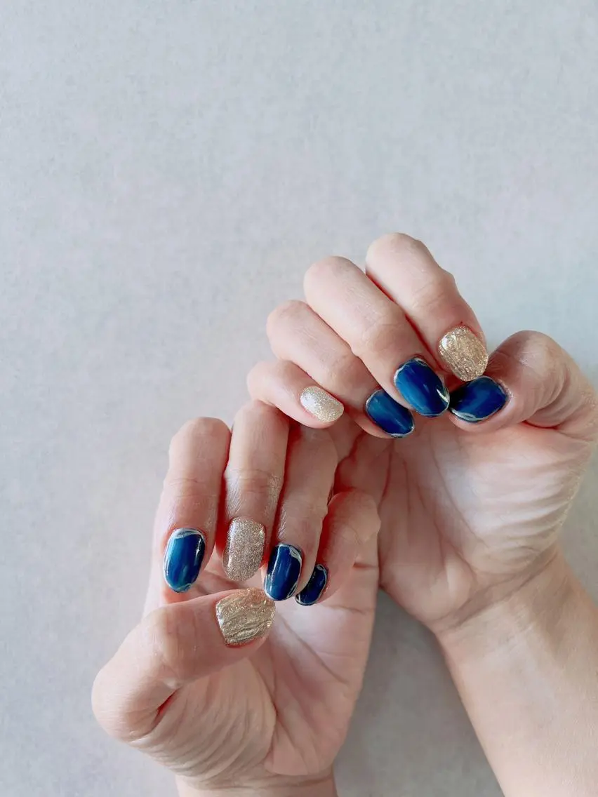 ネイル ゴールド ネイビー Nails Prost!のネイルデザイン