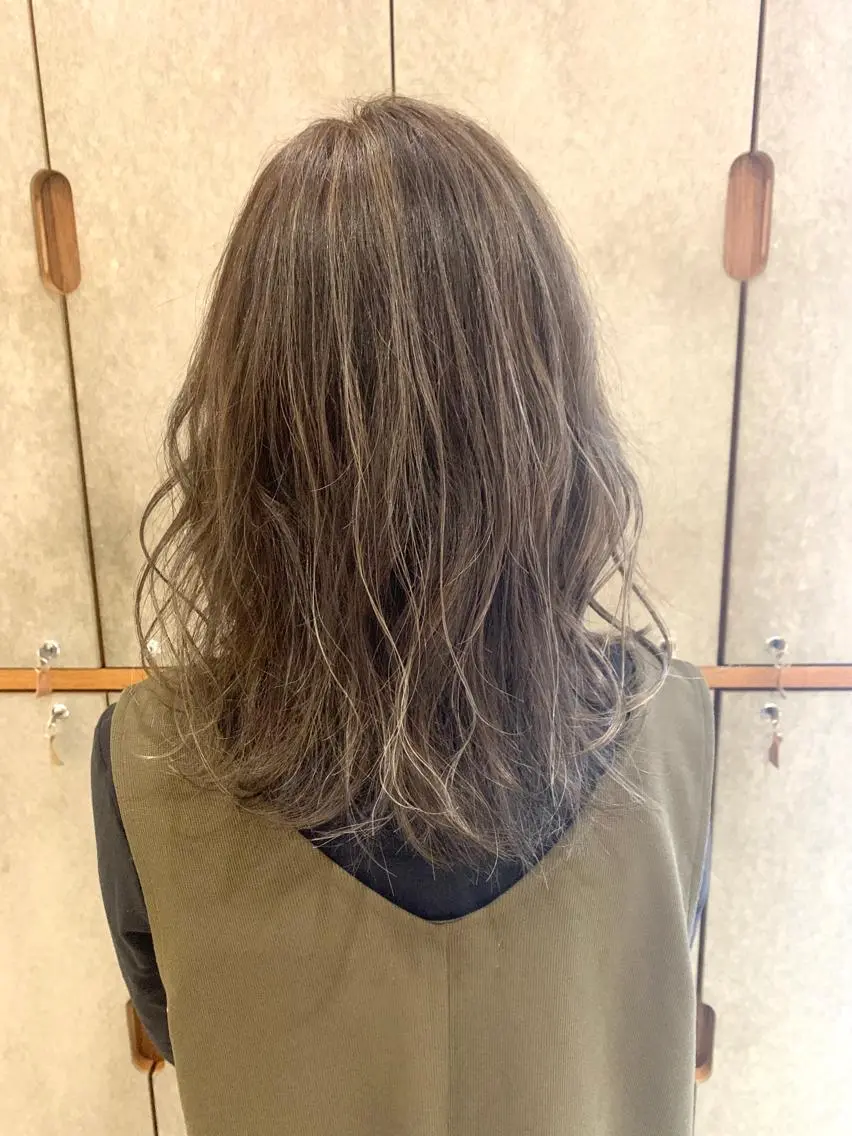 ミディアム ハイライト 斉藤大河 カラー/縮毛矯正のヘアスタイル