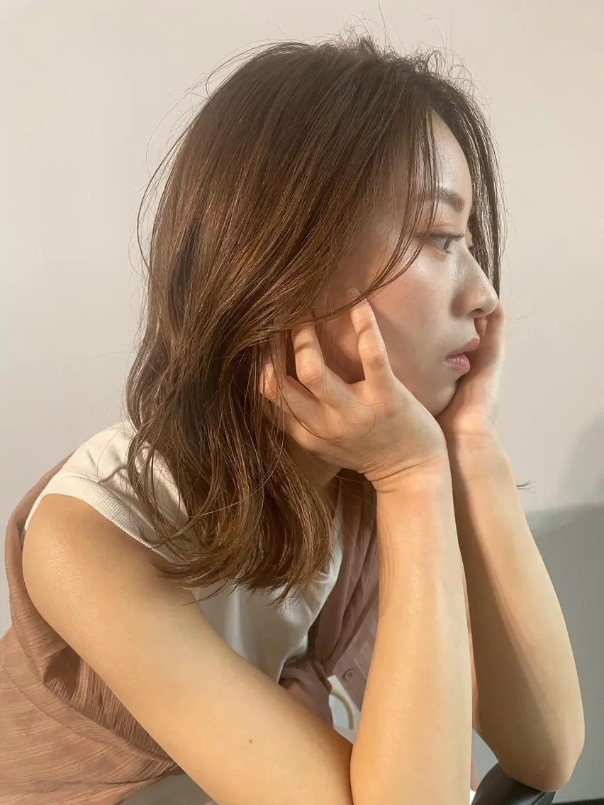 ミディアム カラー ヘアアレンジ ミディアムパーマ バレイヤージュ ブリーチ ケアブリーチ ダブルカラー Luana / 公式 / 大通のヘアスタイル