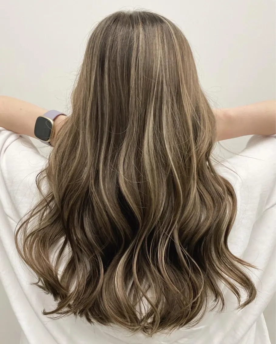 ロング カラー ヘアアレンジ グレージュ ハイライトカラー ミルクティーグレージュ ハイライト 【公式】amble luxe池袋東口🩷のヘアスタイル