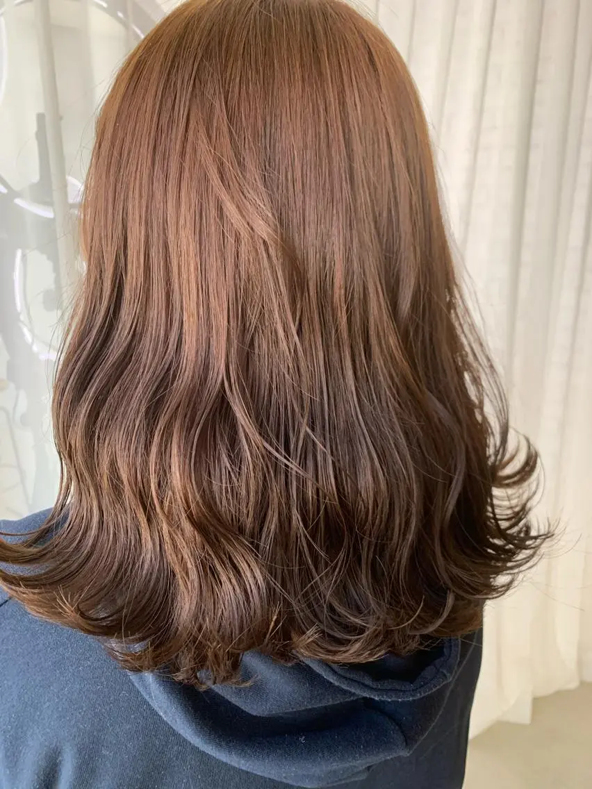 ミディアム カラー アプリコットブラウン ブラウンカラー ヘアカラー トリートメント LUXBE LUCEのヘアスタイル