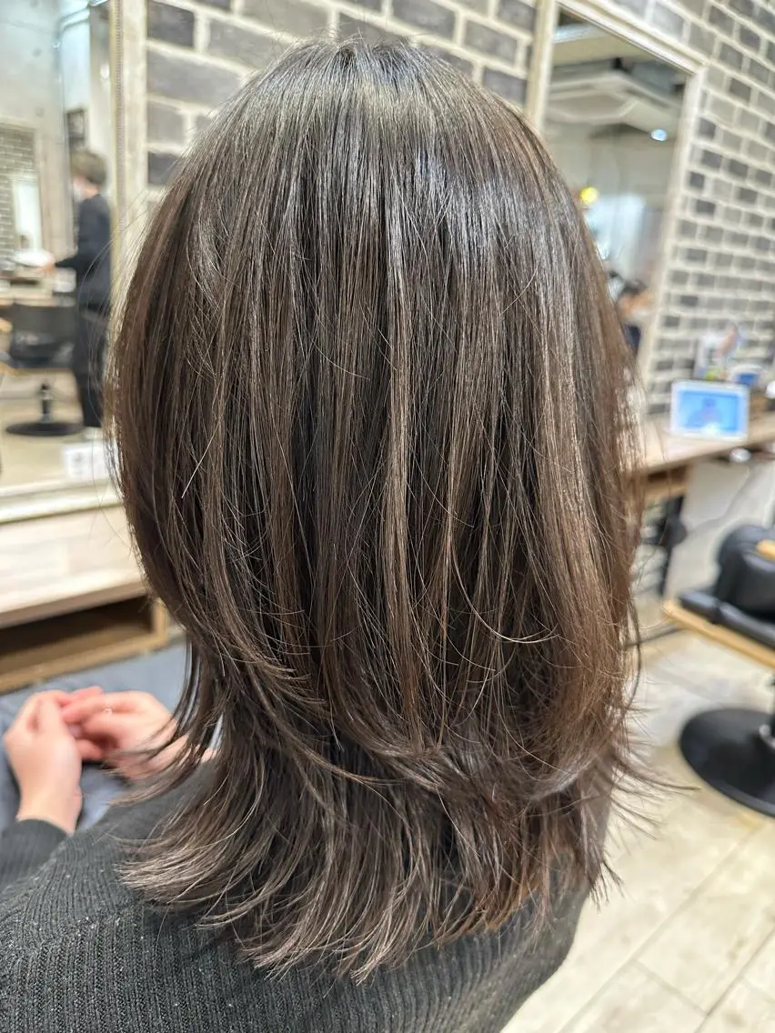 ミディアム ミディアムレイヤー レイヤーカット カット ヘアカラー トリートメント 池内 章人のヘアスタイル