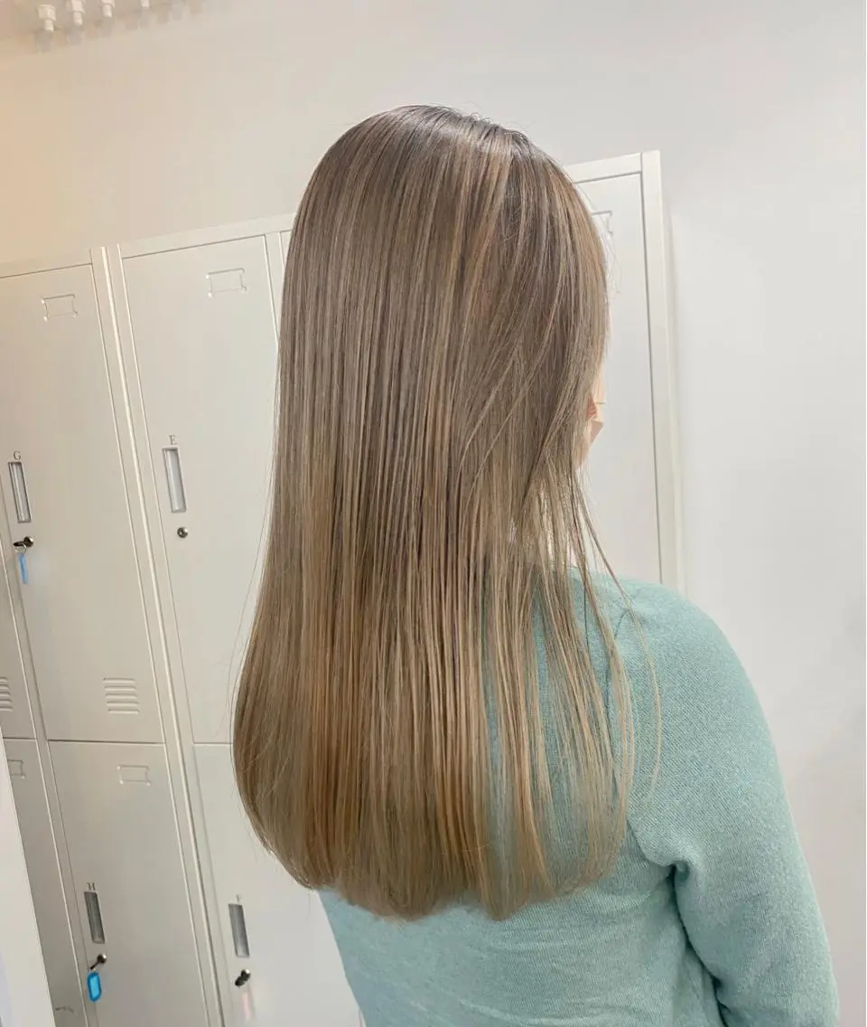 ロング カラー バレイヤージュ ベージュカラー グレージュ 外国人風カラー レイヤーカット カット ヘアカラー トリートメント 海外デザイン🇺🇸 石渡諒太のヘアスタイル