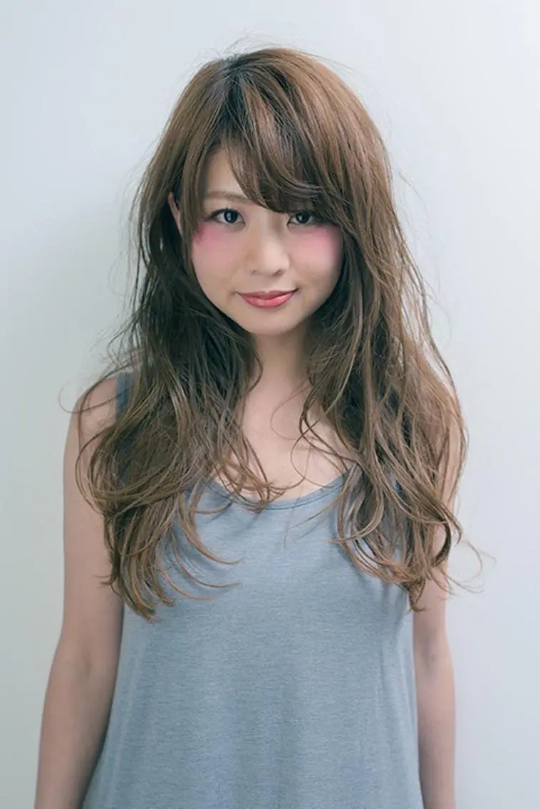 ロング コマツ ユミのヘアスタイル