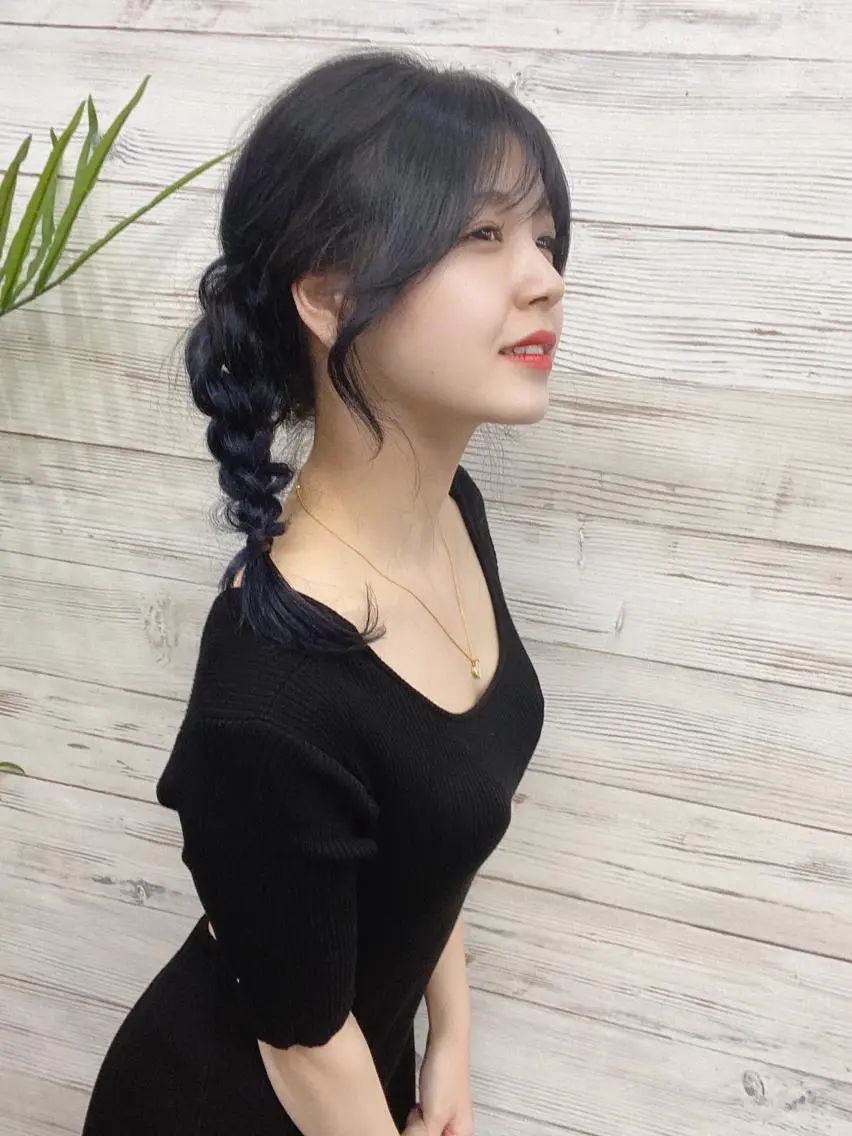 ロング カラー ヘアアレンジ ショートボブ 編み込みエクステ シールエクステ バレイヤージュ 透明感カラー LAVENDIA 初音のヘアスタイル