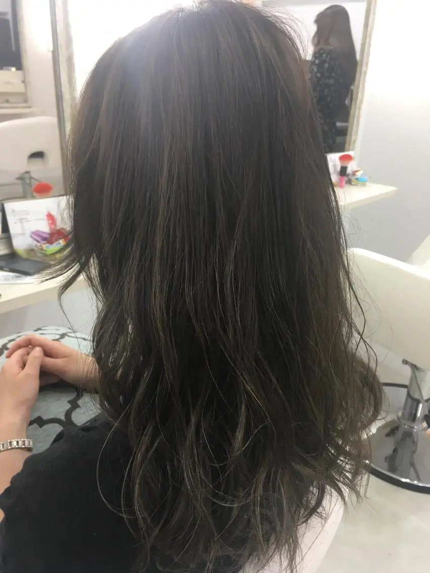 セミロング カラー 髪質改善 中川 翔のヘアスタイル