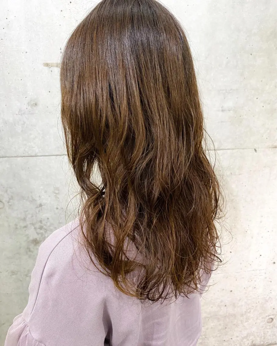 ミディアム 秋月 亜耶のヘアスタイル
